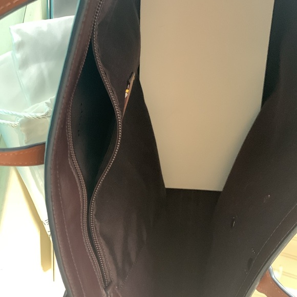 Coach shoulder tote bag 16-18” W. 10” Tall. 6” deep. Shoulder strap 31” - Picture 5 of 12